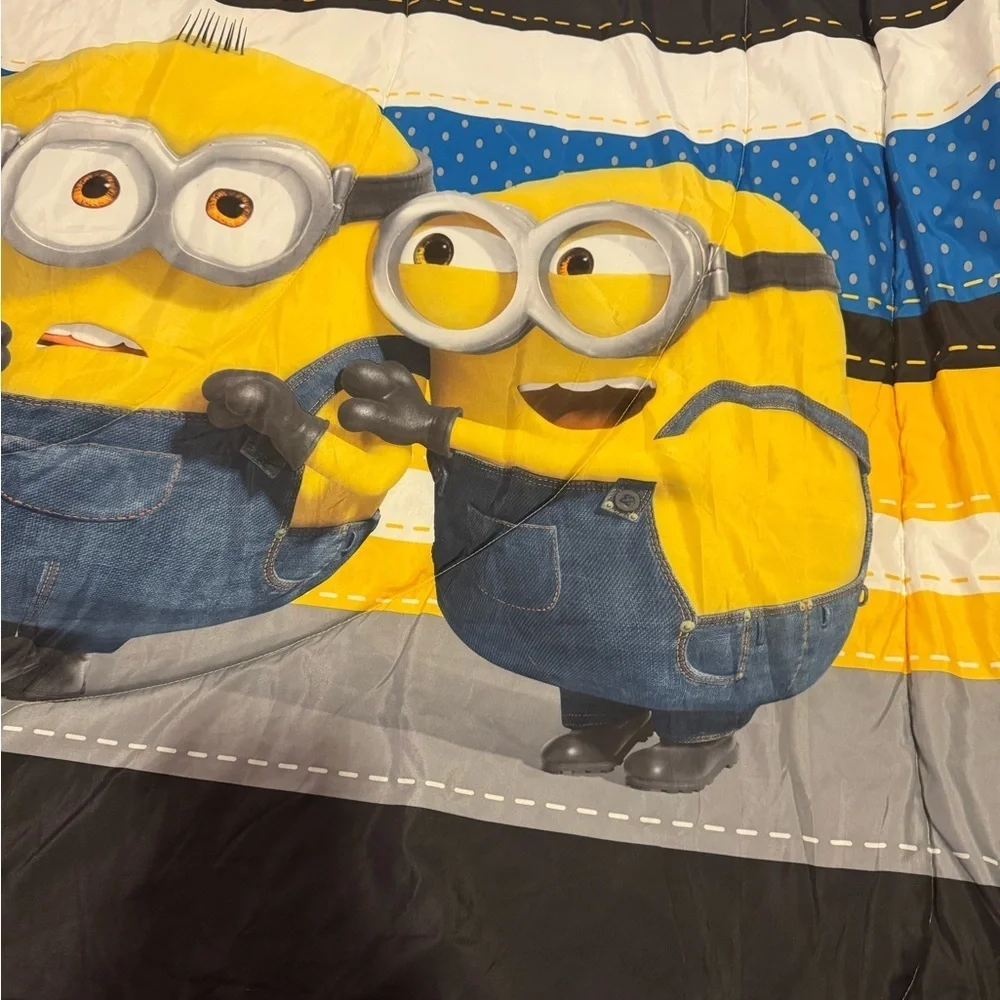 Despicable Me Return of Gru Twin Reversible Comforter in EUC